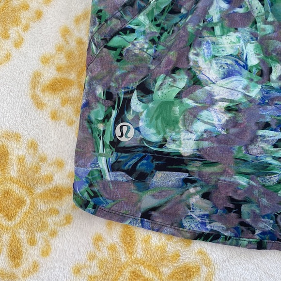 Lululemon Track That Mid-Rise Short 5" - Picture 8 of 9